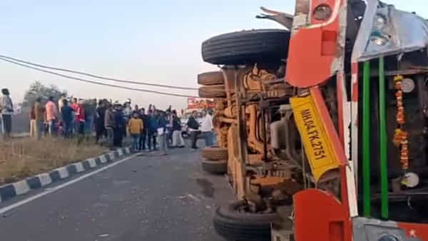Maharashtra: నాసిక్-షిర్డీ హైవే ప్రమాదంపై స్పందించిన రాష్ట్రపతి, ప్రధాని.. మృతుల కుటుంబాలకు ఎక్స్గ్రేషియా..