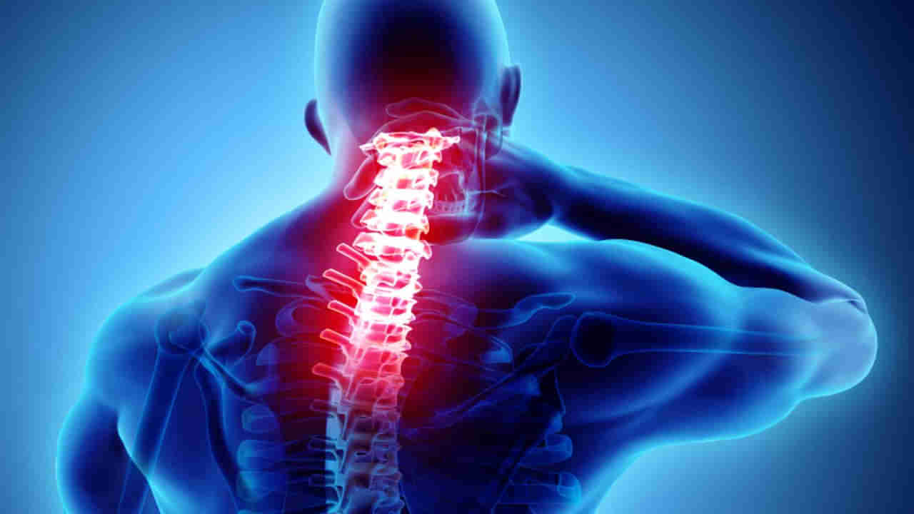 వెన్ను నొప్పితో బాధపడేవారిలో ఈ సంకేతాలు కనిపిస్తున్నాయా.. వెరీ డేంజర్.. వెంటనే మేల్కోండి..