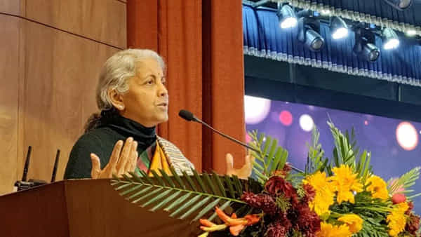 ఇకపై విద్యార్ధులు ప్రతి ఆదివారం చదువుకోకూడదు: కేంద్ర ఆర్థిక మంత్రి నిర్మలా శీతారామన్