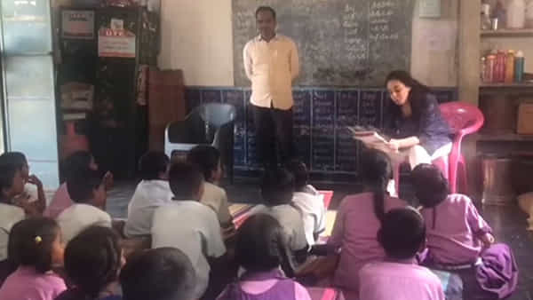 Viral: సింప్లీటికీ చిరునామా.. నిజజీవితంలోనూ భిన్నత్వమే.. స్కూల్ టీచర్గా మారిన టాలెంటెడ్ నటి