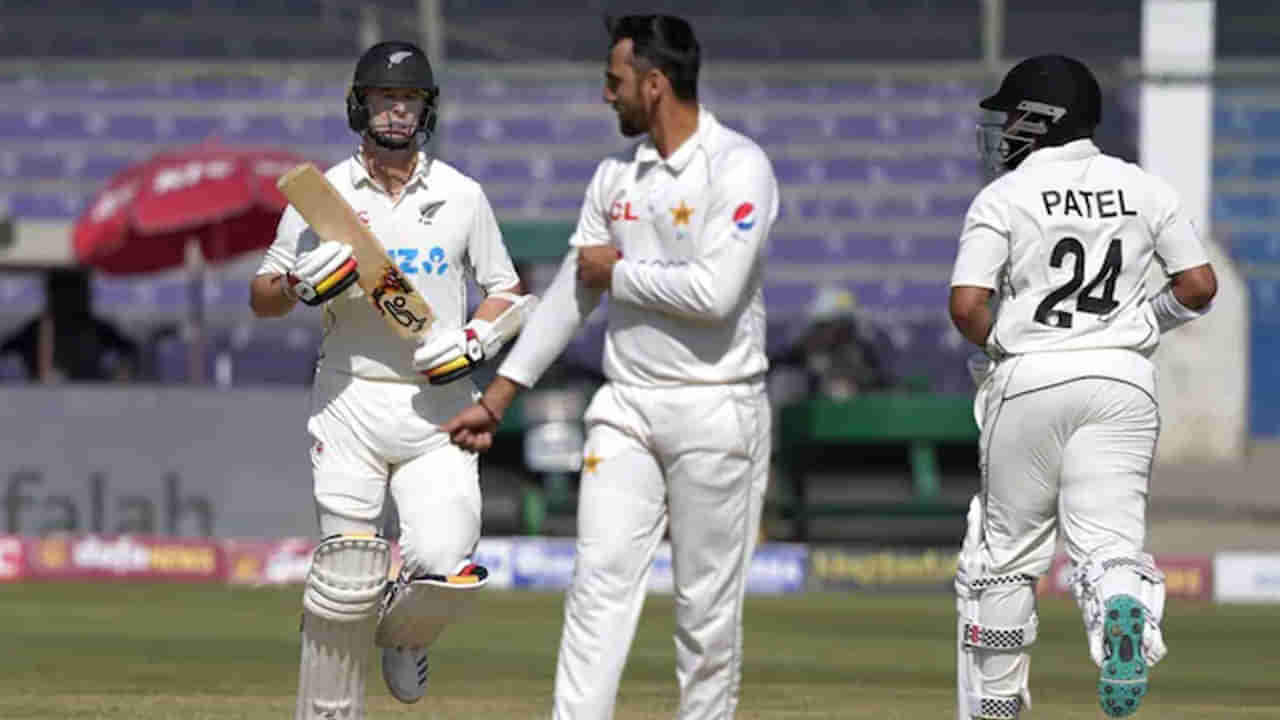 12 ఫోర్లు, 2 సిక్సర్లతో పరుగుల సునామీ.. చివర్లో వచ్చిన పాక్‌ను చితక్కొట్టిన ఆటగాళ్లు.. ఎవరో తెలుసా?