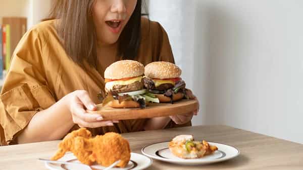 Overeating: ఇలా చేస్తే ఎంత తిన్నా ఆహారం ఇట్టే అరిగిపోతుంది.. అజీర్తి సమస్య రానే రాదు..