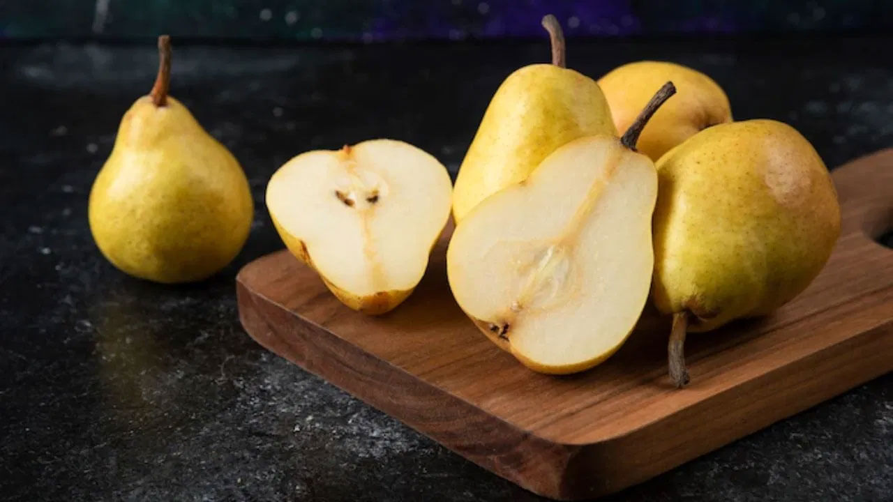 Pears Side Effects: ఈ సమస్యలు ఉన్నవారు బేరి పండ్లను అసలు తినకూడదు.. తింటే అంతే సంగతి..!