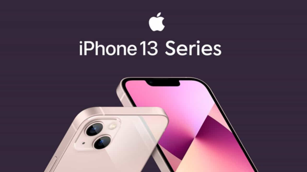 Apple iPhone 13: ఇండియాలో అత్యధికంగా అమ్ముడవుతున్న స్మార్ట్ ఫోన్ల జాబితాలో మొదటి స్థానంలో ఉంది. గతేడాది సెప్టెంబర్లో విడుదలైన ఆపిల్ ఐఫోన్ 13 మార్కెట్ వాటా 4 శాతంగా ఉంది. ప్రస్తుతం ఈ ఫోన్ ప్రారంభ ధర రూ.64,900. 6.1 అంగుళాల సూపర్ రెటినా డిస్ప్లేతో పాటు 12MP ప్రైమరీ కెమెరాను కలిగి ఉంది ఈ ఐఫోన్.