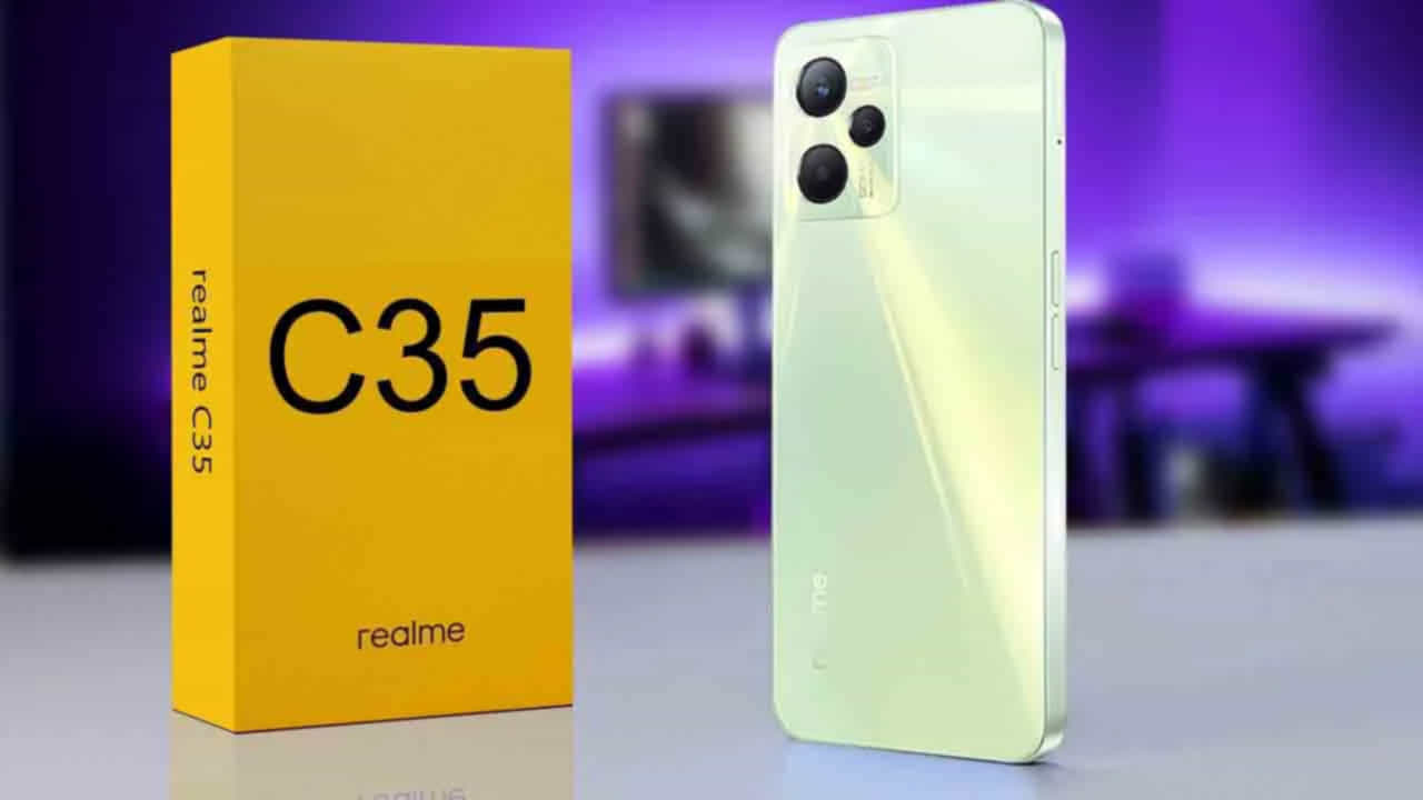 realme C35: ఈ గతేడాది బెస్ట్ సెల్లింగ్ స్మార్ట్ఫోన్ల జాబితాలో realme C35 టాప్5 లో చివరి స్థానంలో ఉంది. దీని ప్రారంభ ధర రూ.11,999. 6.6 అంగుళాల డిస్ప్లే, Unisoc టైగర్ T616 ప్రాసెసర్, 5000 mAh బ్యాటరీ వంటి మెరుగైన ఫీచర్లను కలిగిన ఈ ఫోన్ మార్కెట్ వాటా 3 శాతంగా ఉంది.