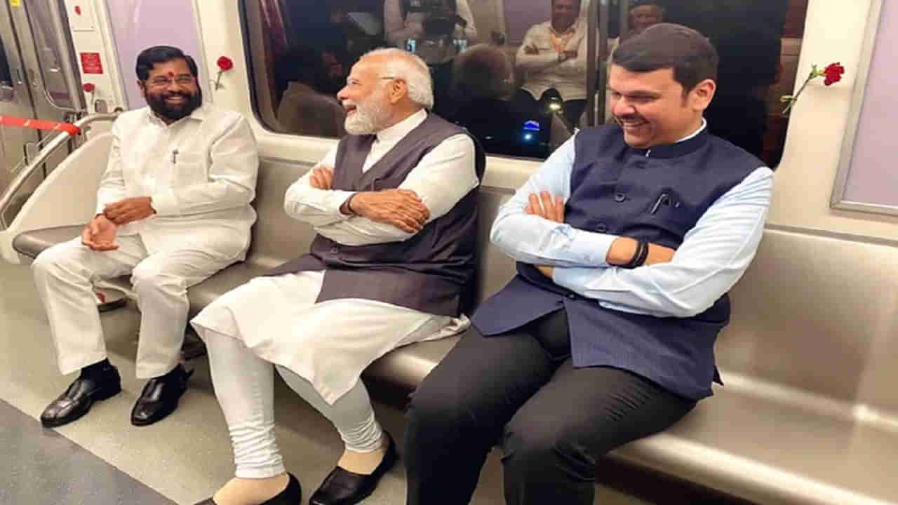 PM Modi Metro Ride: మెట్రో రైల్‌‌లో ప్రయాణించిన ప్రధాని మోడీ.. ఏక్‌నాథ్ షిండే, దేవేంద్ర ఫడ్నవిస్‌..