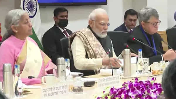 Pre-Budget Meeting: కేంద్ర బడ్జెట్కు ముందు ఆర్థికవేత్తలతో ప్రధాని మోదీ భేటీ.. భారత ఆర్థిక వ్యవస్థ, దాని సవాళ్లు అనే అంశంపై చర్చ..