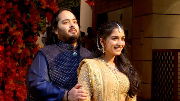 Radhika-Anant Ambani: గుజరాతీ హిందూ సంప్రదాయంలో ఘనంగా జరిగిన అనంత్, రాధిక నిశ్చితార్ధం.. ప్రత్యేక ఆకర్షణగా నీతా నృత్య ప్రదర్శన