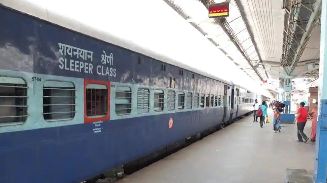 Railway Upper Berth Rules: రైలులో అప్పర్ బెర్త్ బుక్‌ చేసుకున్నారా?  అలా చేశారంటే తిప్పలు తప్పవు
