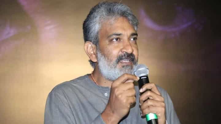 ఒక్క లెటర్ తో అందరి మనసులు గెల్చుకున్న జక్కన్న.. ఏడిపించేసాడు భయా ఒక్క లెటర్ తో అందరి మనసులు గెల్చుకున్న జక్కన్న.. ఏడిపించేసాడు భయా