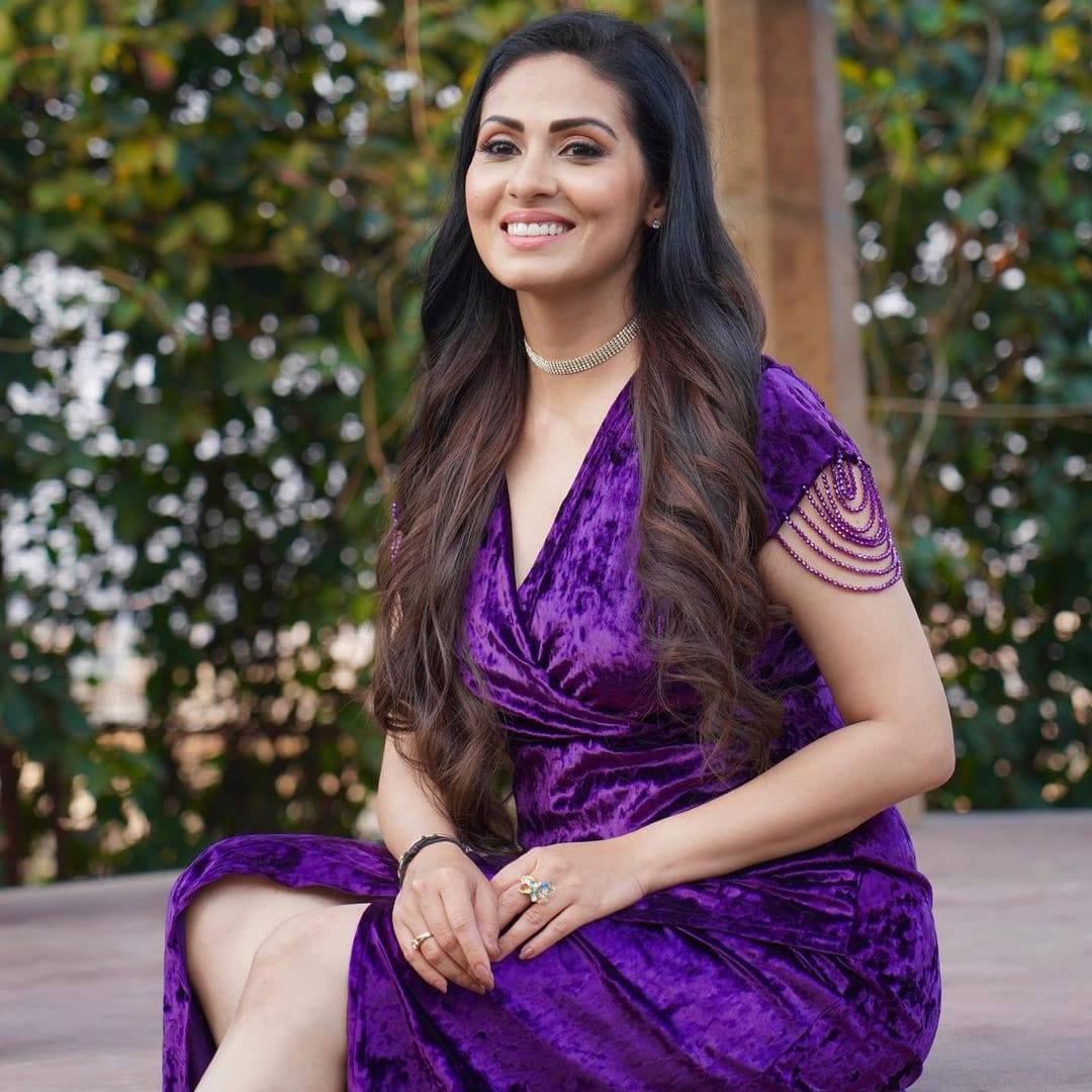 సదా ఒకప్పుడు కుర్రకారు గుండెల్లో గుబులు రేపిన అందాల నటి. నితిన్ హీరోగా తేజ దర్శకత్వంలో వచ్చిన జయం సినిమాతో పరిచయమైన సదా.. ఆ తర్వాత శంకర్ దర్శకత్వంలో వచ్చిన అపరిచితుడులో నటించి సూపర్ పాపులర్ అయ్యింది.	