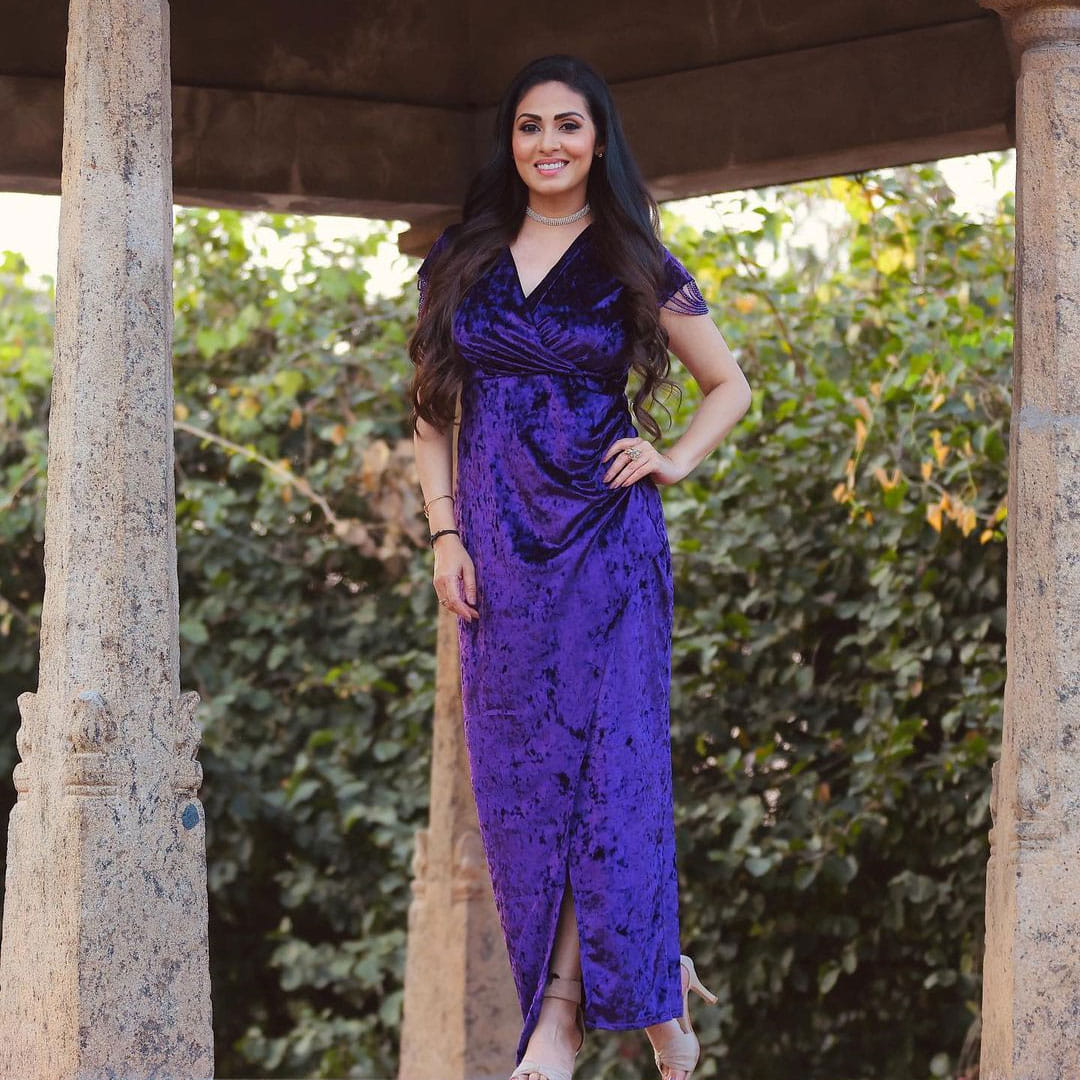 సదా ఒకప్పుడు కుర్రకారు గుండెల్లో గుబులు రేపిన అందాల నటి. నితిన్ హీరోగా తేజ దర్శకత్వంలో వచ్చిన జయం సినిమాతో పరిచయమైన సదా.. ఆ తర్వాత శంకర్ దర్శకత్వంలో వచ్చిన అపరిచితుడులో నటించి సూపర్ పాపులర్ అయ్యింది.	