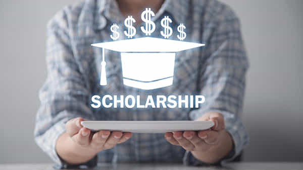Scholarship: విద్యార్థులకు గుడ్ న్యూస్.. రూ. 6 లక్షల స్కాలర్షిప్ పొందే అవకాశం. ఎలా అప్లై చేసుకోవాలంటే..