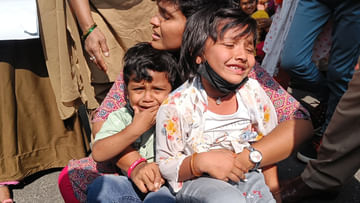 Hyderabad: డైరెక్టర్ ఆఫ్ స్కూల్ ఎడ్యుకేషన్ ఎదుట తెలంగాణ టీచర్ల మౌన దీక్ష..!  పిల్లలతో సహా అరెస్ట్