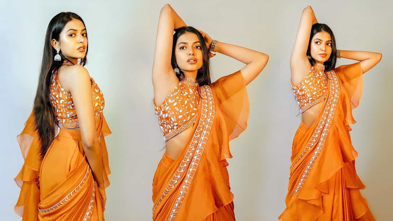 సీనియర్ హీరో రాజశేఖర్ నట వారసురాలిగా ఇండస్ట్రీలోకి అడుగు పెట్టిన నటి శివాని కెరీర్ తొలినాళ్లలో కొన్ని ఆటుపోట్లు ఎదుర్కొంది. అయితే ఈ మధ్య రెండు , మూడు చిత్రంలతో ఒక్కసారిగా ఇండస్ట్రీని తనవైపు తిప్పుకుంది.ఈ అమ్మడి ఫోటోషూట్ లో కూడా ముందే ఉంటుంది. తాజా ఫోటోషూట్ మీరు ఓ లుక్కేయండి.