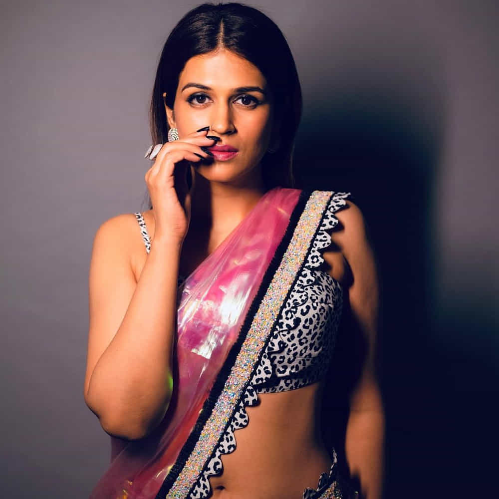 సిద్దు ఫ్రమ్ సినిమాతో టాలీవుడ్లోకి ఎంట్రీ ఇచ్చింది శ్రద్ధా దాస్ (Shraddha Das). తెలుగు, తమిళ్, హిందీలో కలిపి దాదాపు 40 చిత్రాల్లో నటించింది. ఆర్య2, డార్లింగ్, నాగవల్లి, పీఎస్వీ గరుడవేగ వంటి సినిమాల్లో మెరిసినా.. సరైన అవకాశాలు లేవు