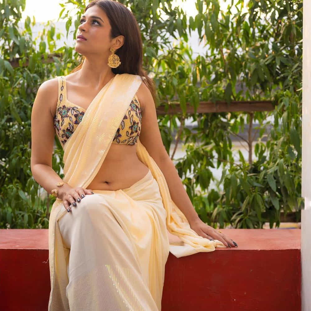 సిద్దు ఫ్రమ్ సినిమాతో టాలీవుడ్లోకి ఎంట్రీ ఇచ్చింది శ్రద్ధా దాస్ (Shraddha Das). తెలుగు, తమిళ్, హిందీలో కలిపి దాదాపు 40 చిత్రాల్లో నటించింది. ఆర్య2, డార్లింగ్, నాగవల్లి, పీఎస్వీ గరుడవేగ వంటి సినిమాల్లో మెరిసినా.. సరైన అవకాశాలు లేవు.