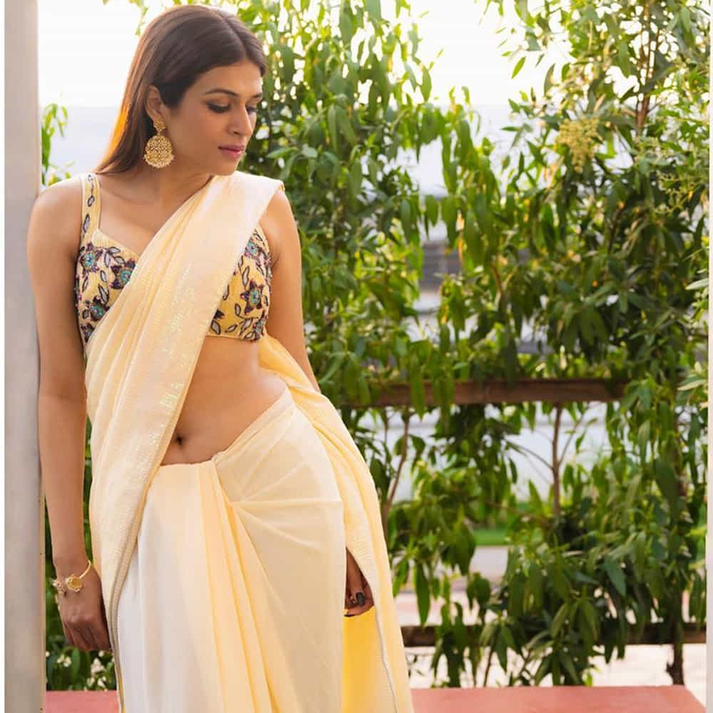 సిద్దు ఫ్రమ్ సినిమాతో టాలీవుడ్లోకి ఎంట్రీ ఇచ్చింది శ్రద్ధా దాస్ (Shraddha Das). తెలుగు, తమిళ్, హిందీలో కలిపి దాదాపు 40 చిత్రాల్లో నటించింది. ఆర్య2, డార్లింగ్, నాగవల్లి, పీఎస్వీ గరుడవేగ వంటి సినిమాల్లో మెరిసినా.. సరైన అవకాశాలు లేవు.