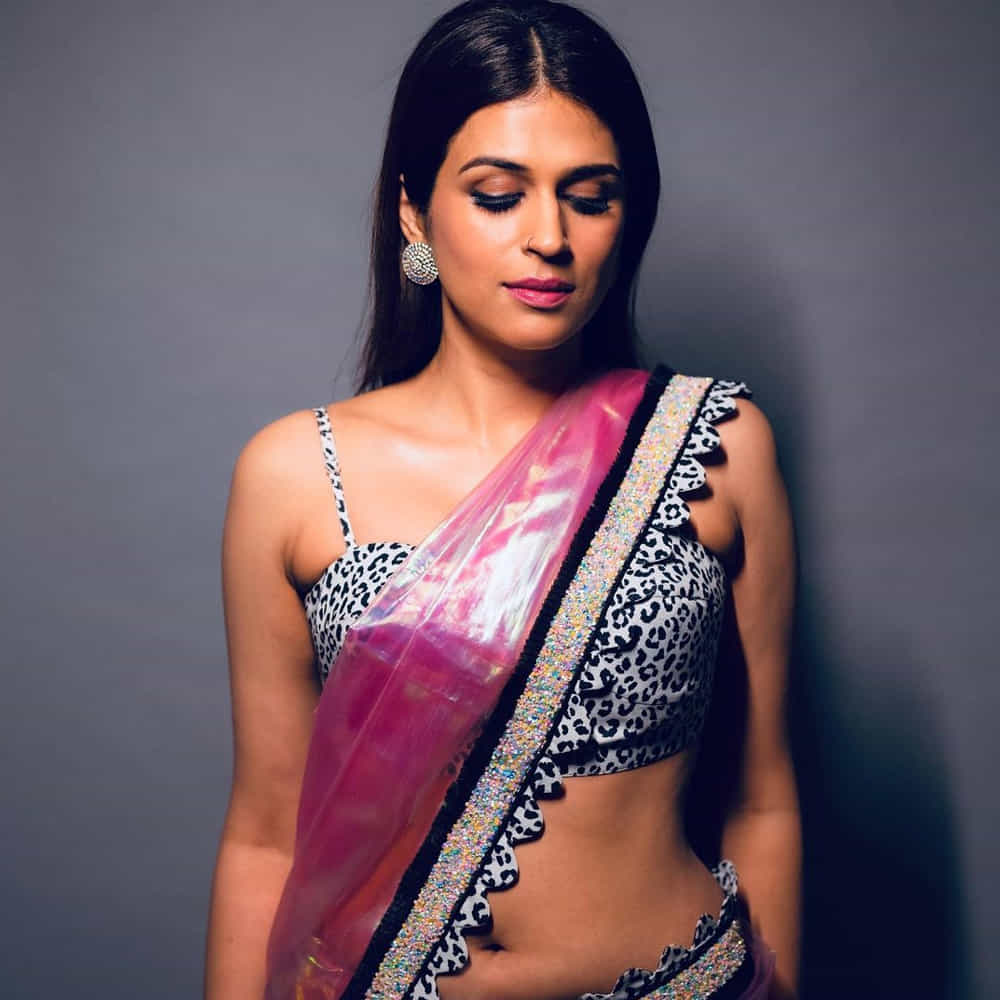సిద్దు ఫ్రమ్ సినిమాతో టాలీవుడ్లోకి ఎంట్రీ ఇచ్చింది శ్రద్ధా దాస్ (Shraddha Das). తెలుగు, తమిళ్, హిందీలో కలిపి దాదాపు 40 చిత్రాల్లో నటించింది. ఆర్య2, డార్లింగ్, నాగవల్లి, పీఎస్వీ గరుడవేగ వంటి సినిమాల్లో మెరిసినా.. సరైన అవకాశాలు లేవు