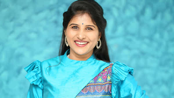 Singer Mangli: సింగర్ మంగ్లీ ఒక్క పాటకు ఎంత రెమ్యునరేషన్ తీసుకుంటుందో తెలిస్తే షాక్ అవ్వాల్సిందే..