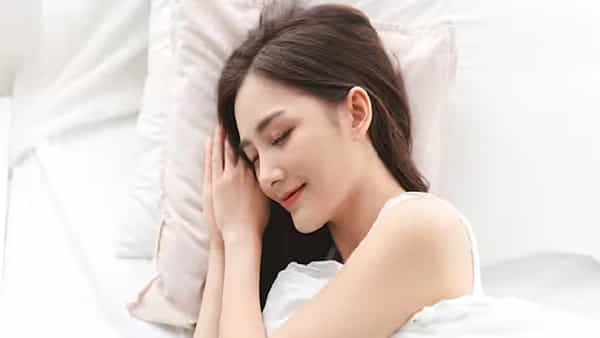 Sleeping: నిద్రతోనే అందం.. కునుకు తీస్తే మొహం మెరిసిపోతుందట.. నిపుణులు ఏం చెబుతున్నారంటే..