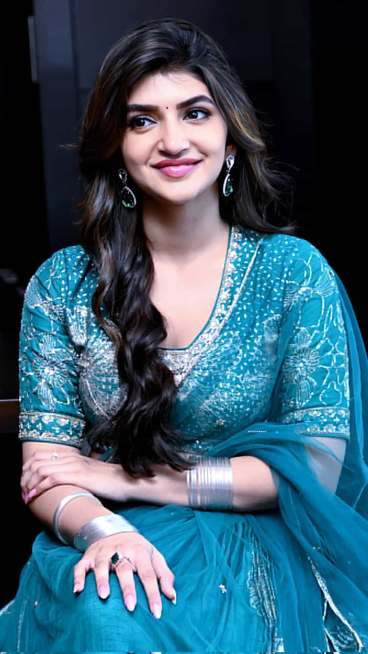 మొదటి సినిమాతోనే సూపర్ హిట్ అందుకుని.. ఇప్పుడు వరుస ఆఫర్లతో దూసుకుపోతుంది శ్రీలీల. వెన్నెలమ్మలాంటి మోము.. అందమే అసూయ పడేతంత ఆకర్షణీయమైన రూపమే కాదు.. అభినయం కూడా ఎక్కువే.