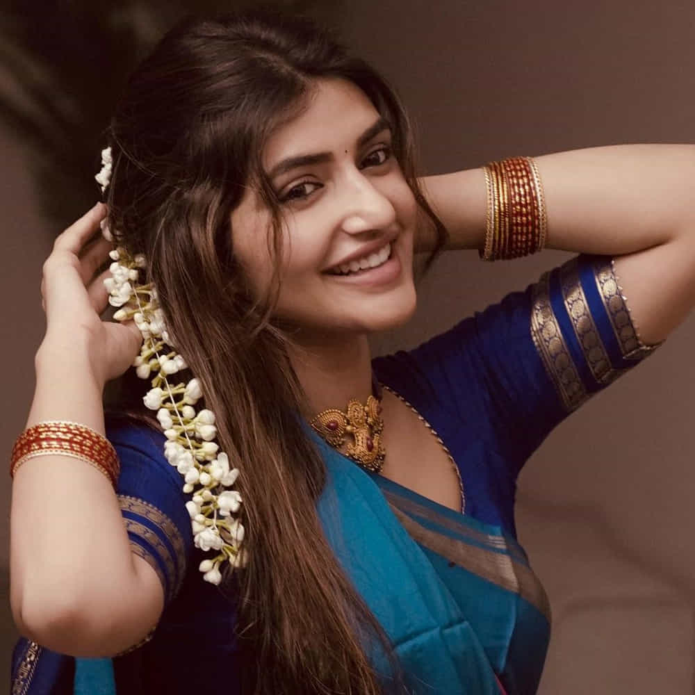 పెళ్లి సందడి సినిమాతో ఓవర్ నైట్ లోనే క్రేజ్ సొంతం చేసుకుంది వయ్యారి భామ శ్రీలీల. తాజాగా వరుస సినిమాలతో ఫుల్ ఫార్మ్ లో ఉంది. ఈ అమ్మడి అందాలకి పడనివారు ఎవరు ఉండరు.తాజాగా శ్రీలీల పోస్ట్ చేసిన ఫొటోస్ చూసి ఫ్యాన్స్ ఖుషి అవుతున్నారు..