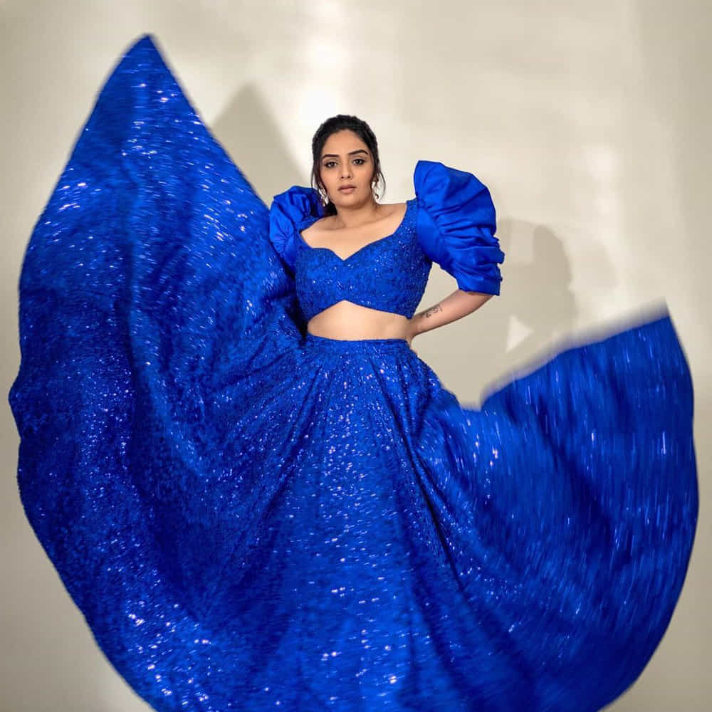 శ్రీముఖి.. ఈ అమ్మడు స్క్రీన్ మీద కనిపిస్తే చాలు ఎక్కడాలేని ఎనర్జీ వచ్చేస్తుంది. అందంతో చలాకీ మాటలతో ప్రేక్షకులను కట్టిపడేస్తుంది ఈ బ్యూటీ