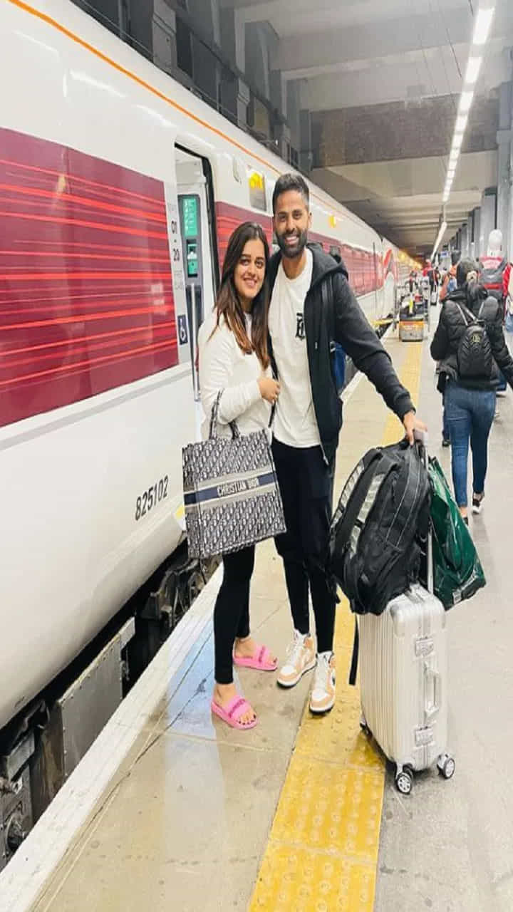 ఈ  కారణంగా శ్రీలంకతో జరిగిన టీ 20 సిరీస్‌లో అతన్ని వైస్ కెప్టెన్‌గా నియమించారు. అక్కడ అతను ఒంటిచేత్తో భారత్‌కు 2-1 సిరీస్‌ని అందించాడు. శ్రీలంకతో జరిగిన మూడో టీ20 మ్యాచ్‌లో సూర్య 51 బంతుల్లో 112 పరుగులతో అజేయంగా నిలిచాడు.