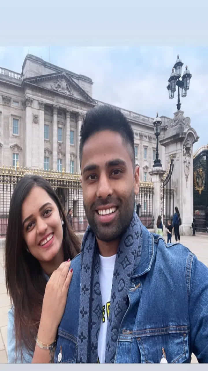 ఈ సంభాషణలో అతని రహస్య కోచ్ గురించి కూడా తెలసింది. ఆ సీక్రెట్ కోచ్ వల్లే అతను ప్రపంచంలోనే నంబర్ వన్ టీ20 బ్యాటర్‌ అయ్యాడని చెప్పుకొచ్చాడు. ఇంతకీ ఆ సీక్రెట్ కోచ్ మరెవరో కాదు ఆయన భార్య దేవిషా.