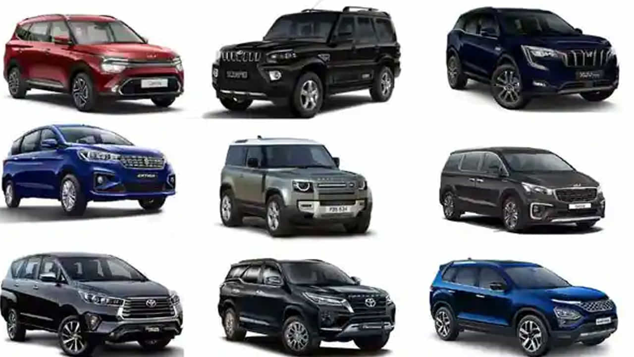 కారు కొనాలని ప్లాన్ చేస్తున్నారా.? మీ బడ్జెట్ తక్కువైనా లేదా ఎక్కువైనా పర్వాలేదు, ఎన్నో రకాల మోడల్స్ అందుబాటులో ఉన్నాయి. ఒకవేళ రూ. 10 లక్షల కంటే తక్కువ ధర ఉన్న కారును కొనుగోలు చేయాలనుకుంటే.. టయోటా గ్లాంజా, హ్యుందాయ్ ఆరా నుంచి మహీంద్రా థార్ లాంటి వాహనాలు బెస్ట్ ఆప్షన్స్. ఈ కార్లు రూ. 10 లక్షల కంటే తక్కువ(ఎక్స్-షోరూమ్) ధరలో లభిస్తాయి. ఇంకో ఆసక్తికరమైన విషయమేమిటంటే, ఇంత బడ్జెట్లో మీరు ఎలక్ట్రిక్ కారును కూడా కొనుగోలు చేయవచ్చు. మరి ఆ లిస్టు ఏంటో తెలుసుకుందామా.?