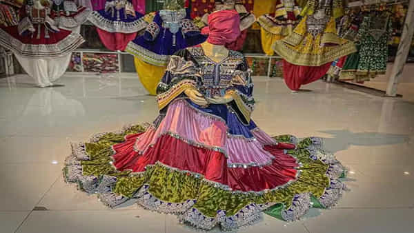 Afghanistan: బొమ్మైనా సరే ముఖం కనిపిస్తే కఠిన చర్యలు తప్పవు.. మహిళలపై మరిన్ని ఆంక్షలు..