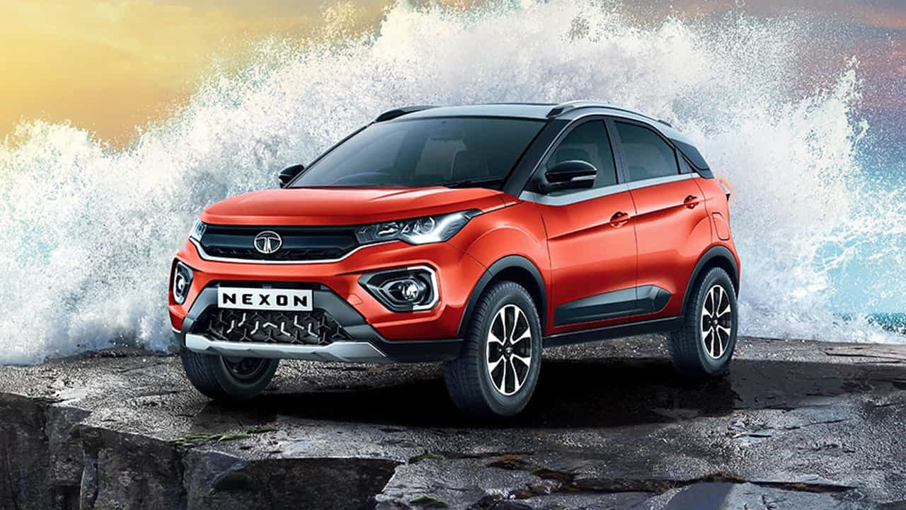 దేశంలో అత్యధికంగా అమ్ముడవుతున్న SUV కార్లలో టాటా నెక్సాన్ ఒకటి. ఈ కారు ఎక్స్-షోరూమ్ ధర రూ.7.70 లక్షల నుంచి ప్రారంభమవుతుంది. దీనికి1199 cc పెట్రోల్ ఇంజిన్ అమర్చబడింది. అదే సమయంలో, ఈ కారు లీటరుకు 17.57 కిలోమీటర్ల మైలేజీని ఇస్తుంది. ఇందులో మాన్యువల్ ట్రాన్స్ మిషన్ ఆప్షన్ కూడా ఉంది.