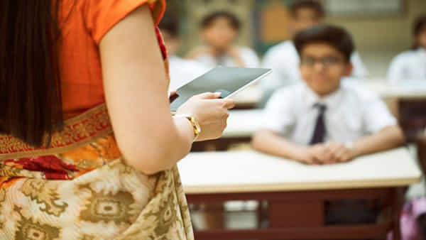 Teacher Transfers: టీచర్ల బదిలీలు, పదోన్నతులకు సర్కార్ గ్రీన్సిగ్నల్.. 2,3 రోజుల్లో ప్రకటన