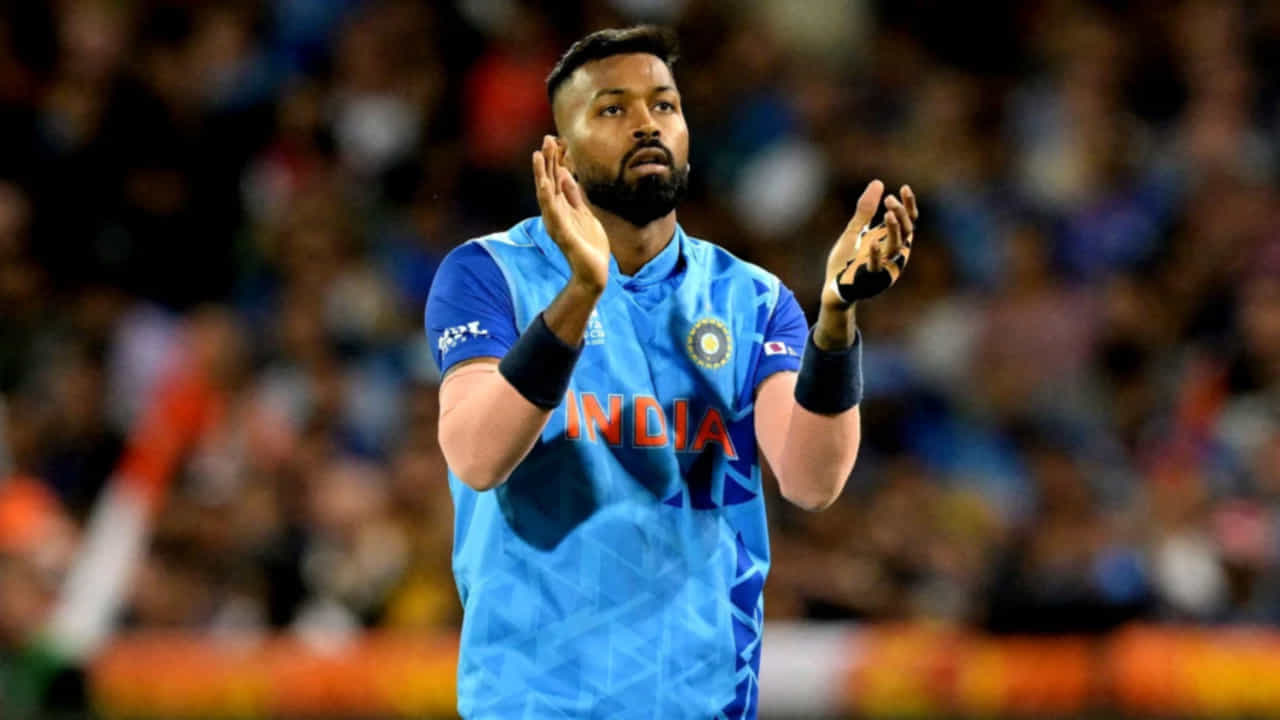 అయితే శ్రీలంకపై టీమిండియా మ్యాచ్ గెలవడంతో హార్దిక్ పాండ్యా వరుసగా 5 మ్యాచ్లు గెలిచి కెప్టెన్గా సరికొత్త రికార్డు సృష్టించాడు. మొత్తం 6 మ్యాచ్ల్లో టీమ్ఇండియాకు నాయకత్వం వహించిన పాండ్యా ఎప్పుడూ ఓటమి రుచి చూడలేదు. ఇందులో 5 విజయాలు నమోదు కాగా, ఒక మ్యాచ్ వర్షం కారణంగా రద్దయింది.