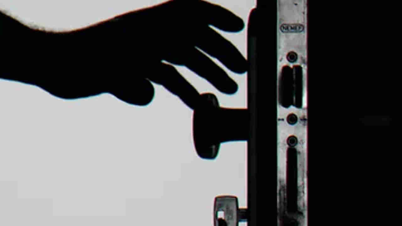 Trending: దొంగతనానికి వచ్చి అక్కడే నిద్రపోయాడు.. పోలీసులు రావడంతో సీన్ అదుర్స్.. కట్ చేస్తే..