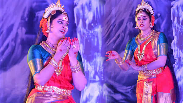 Tollywood : ఈ ఫొటోలో కనిపిస్తున్న క్లాసికల్ డాన్సర్ ఎవరో తెలుసా..? టాలీవుడ్ టాప్ డైరెక్టర్ సతీమణి ఆమె..