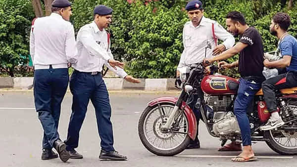 Traffic Fines: బైక్పై ఆ రూట్లో వెళ్తున్నారా? పట్టుబడ్డారో అంతే సంగతులు.. రూ. 20 వేలు ఫైన్ కట్టాల్సిందే!