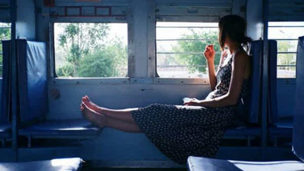 IRCTC: రైల్వే ప్రయాణికులకు గుడ్ న్యూస్.. మీ ప్రయాణిస్తున్న రైలులో బెర్త్ నచ్చలేదా.. జర్నీలోనే మీరు కోరుకున్నచోటికి ఇలా మార్చుకోండి..