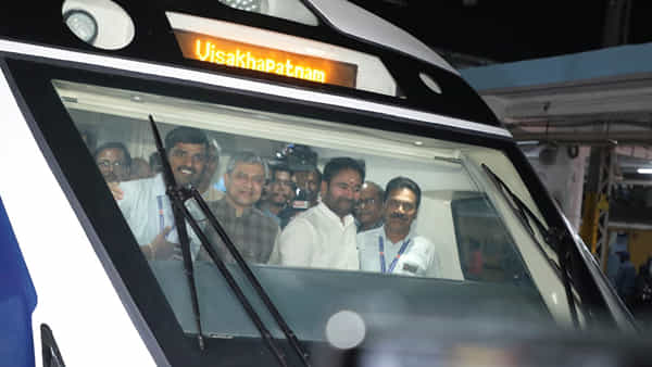 Vande Bharat: నేటి నుంచి అందుబాటులోకి సికింద్రాబాద్-విశాఖ వందేభారత్ ట్రైన్.. వర్చువల్గా ప్రారంభించనున్న ప్రధాని..