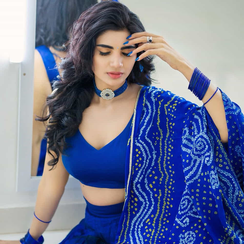 ఈ మధ్య జబర్దస్త్ లోకి వచ్చి బాగా ఫేమస్ అయింది వర్ష.. అంతకుముందు కొన్ని సీరియల్స్ లో నటించిన వర్షకి పెద్దగా పాపులర్ కాలేదు.. అయితే ఎప్పుడైతే జబర్దస్త్ లోకి ఎంట్రీ ఇచ్చిందో అప్పుటి నుంచి ఈ అమ్మడు క్రేజ్ అమాంతం పెరిగిపోయింది. 