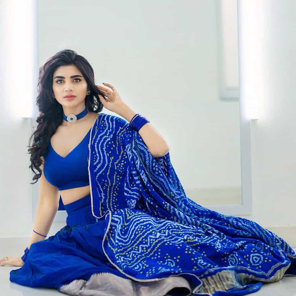 ఈ మధ్య జబర్దస్త్ లోకి వచ్చి బాగా ఫేమస్ అయింది వర్ష.. అంతకుముందు కొన్ని సీరియల్స్ లో నటించిన వర్షకి పెద్దగా పాపులర్ కాలేదు.. అయితే ఎప్పుడైతే జబర్దస్త్ లోకి ఎంట్రీ ఇచ్చిందో అప్పుటి నుంచి ఈ అమ్మడు క్రేజ్ అమాంతం పెరిగిపోయింది. 