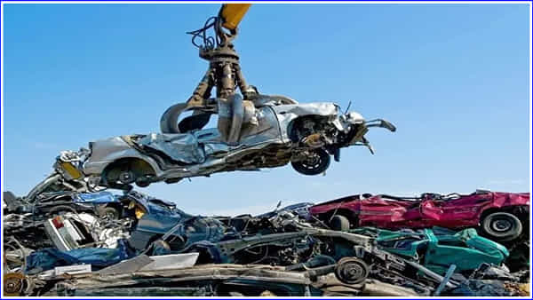 Vehicle Scrappage Policy: 15 ఏళ్ల నాటి వాహనాలపై కేంద్రం సంచలన నిర్ణయం.. ఏప్రిల్ 1 నుంచి అమలు