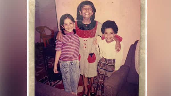 Guess The Actress: తెగ ముద్దొచ్చేస్తోన్న ఈ చిన్నారుల్లో ఒక స్టార్ హీరోయిన్ ఉంది.. అందానికి కేరాఫ్ ఈ బ్యూటీ, ఎవరో గుర్తుపట్టారా?