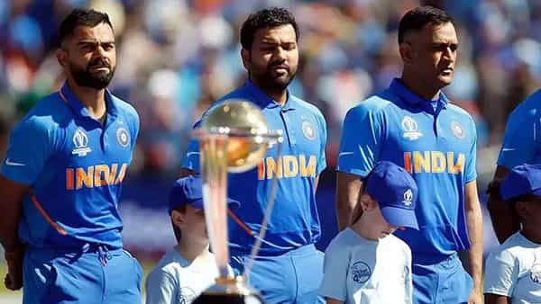 కోహ్లి, ధోనీలను వెనక్కునెట్టి.. ఆసియాలోనే తొలి బ్యాట్స్మెన్గా రికార్డ్ సృష్టించిన ప్లేయర్.. ఎవరంటే?