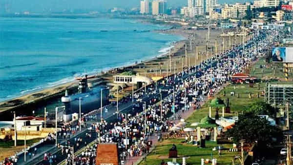 Vizag: విశాఖ తీరాన్ని వణికిస్తున్న గంజాయి మాఫియా.. యువతే టార్గెట్గా రూ.కోట్లలో వ్యాపారం.. దర్యాప్తులో సంచలన విషయాలు..