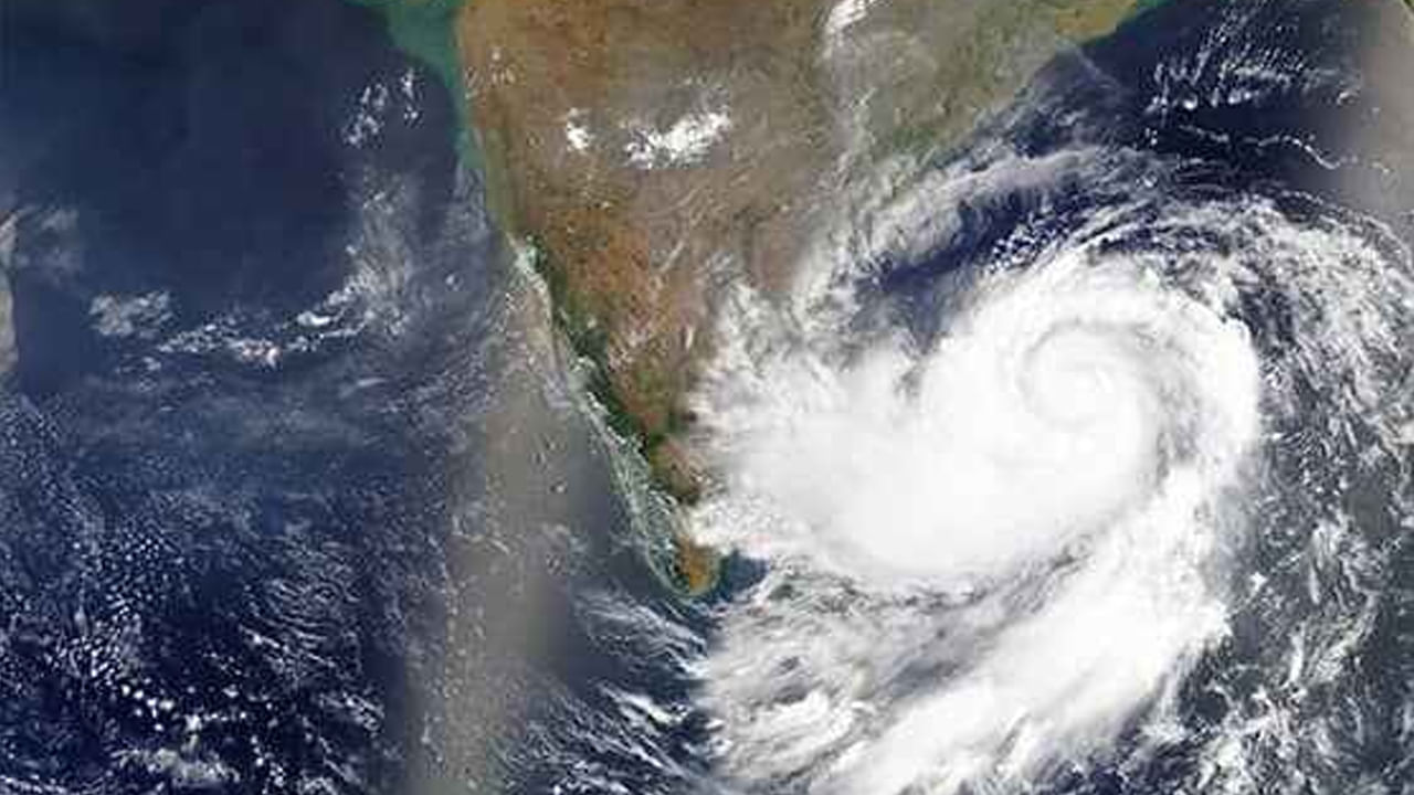 AP Weather: బంగాళాఖాతంలో అల్పపీడనం.. ఏపీలోని పలు ప్రాంతాలకు 3 రోజులు వర్షసూచన