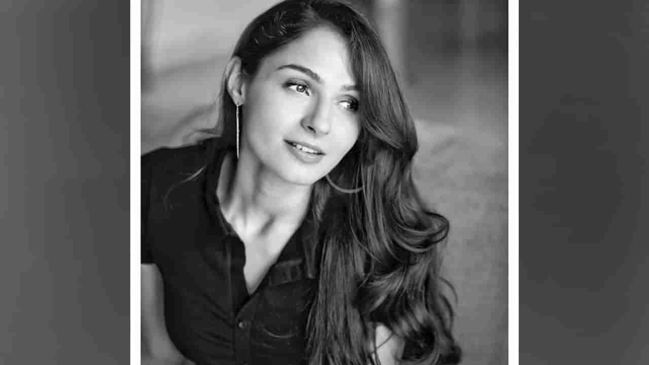 Andrea Jeremiah: ప్రేమికుల రోజు.. ఆ హీరోయిన్‏కు మాత్రం బ్లాక్ డే.. ఎందుకంటే..