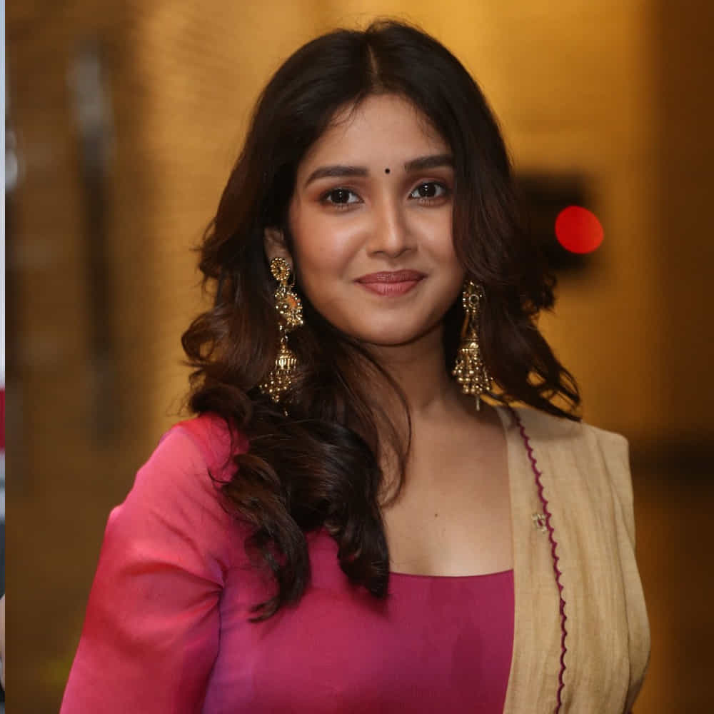 అనిఖా సురేంద్రన్ చైల్డ్ నటిగా చాలా సినిమాలు చేసింది. ఈమధ్య విడుదల అయిన నాగార్జున నటించిన 'ఘోస్ట్' సినిమాలో కూడా టీనేజ్ అమ్మాయిగా నటించింది. అలాగే తమిళ సూపర్ స్టార్ అజిత్ సినిమాలో కూడా టీనేజ్ అమ్మాయిగా నటించిన అనిఖా మొట్ట మొదటి సారిగా కథానాయికగా గా నటిస్తున్న చిత్రం 'బుట్ట బొమ్మ'