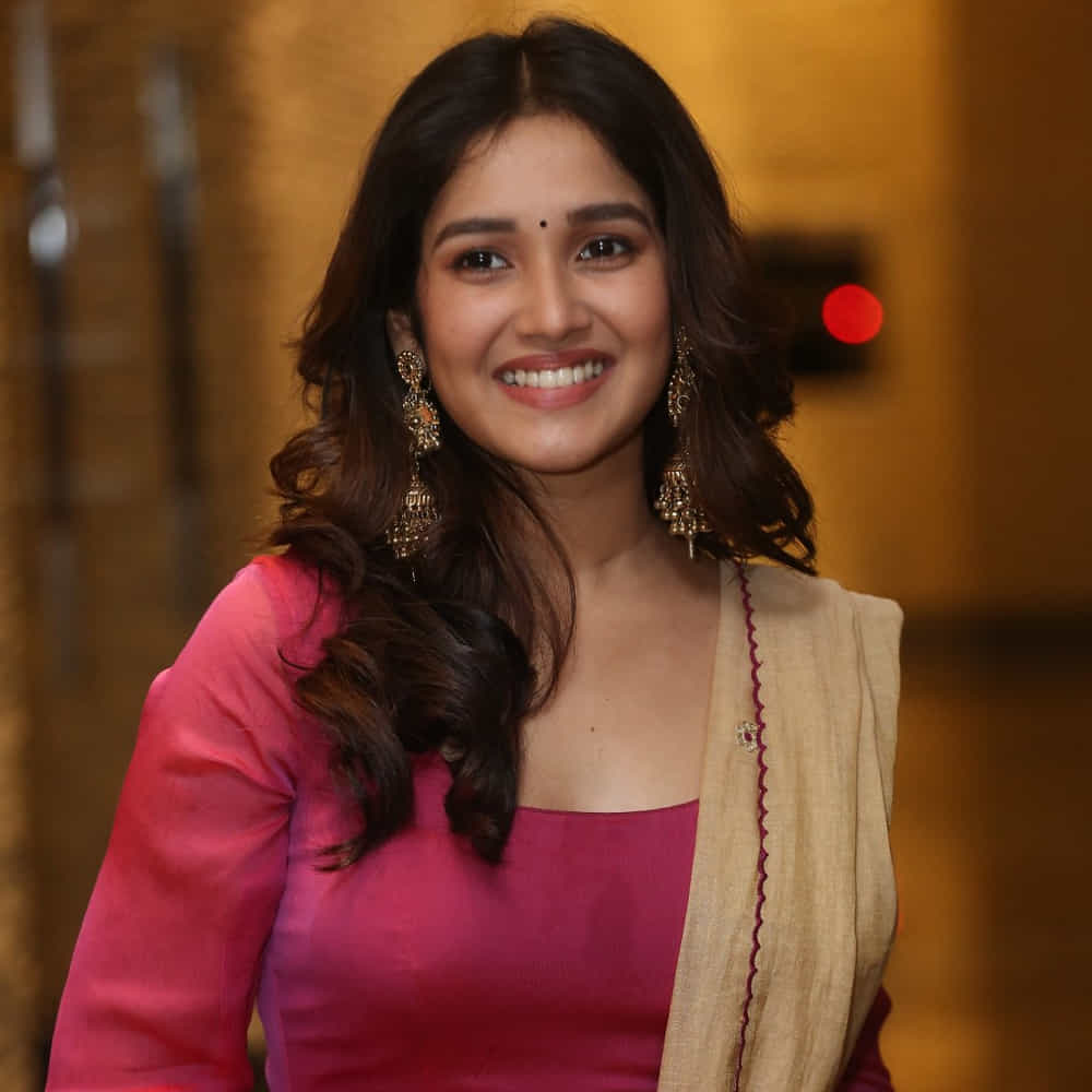 అనిఖా సురేంద్రన్ చైల్డ్ నటిగా చాలా సినిమాలు చేసింది. ఈమధ్య విడుదల అయిన నాగార్జున నటించిన 'ఘోస్ట్' సినిమాలో కూడా టీనేజ్ అమ్మాయిగా నటించింది. అలాగే తమిళ సూపర్ స్టార్ అజిత్ సినిమాలో కూడా టీనేజ్ అమ్మాయిగా నటించిన అనిఖా మొట్ట మొదటి సారిగా కథానాయికగా గా నటిస్తున్న చిత్రం 'బుట్ట బొమ్మ'